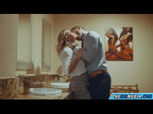 ❤️ Quand une blonde plantureuse vous séduit dans des toilettes publiques. ❤❌ Porno juste at fr.123sex.ru ❤